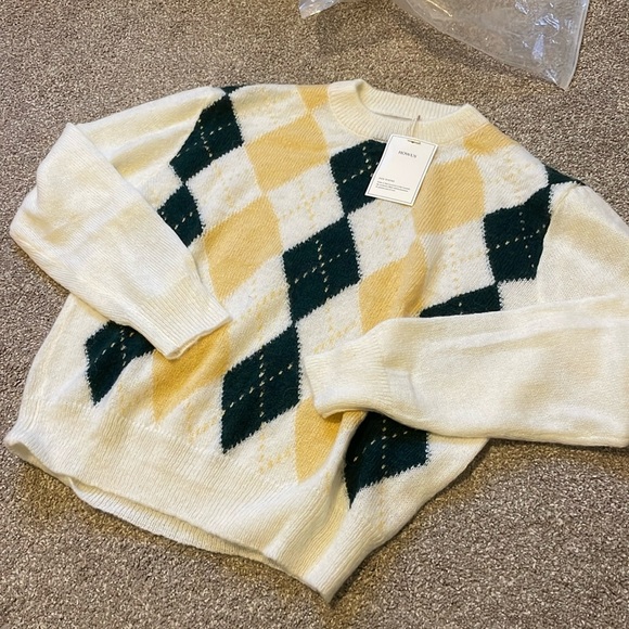 HOWUS diamond pattern wool sweater, white yellow dark green, NWT, one size - Picture 2 of 5